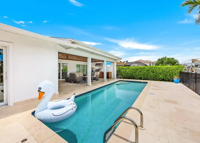 Beach Life! Close To Vanderbilt Beach! & On The Water, Private Oasis