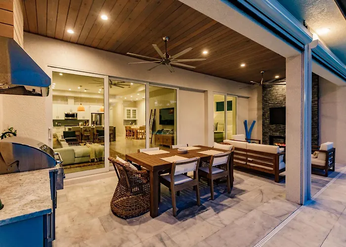 Mimosa Manor 4-4 Luxury Home Near Vanderbilt Beach