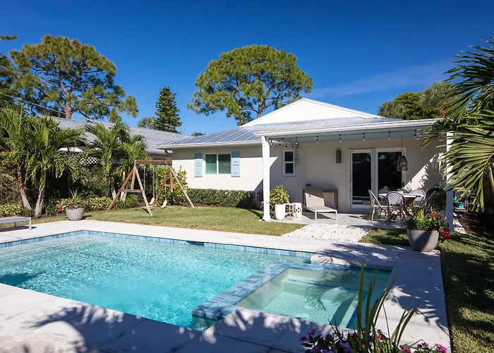 Naples Beach Retreat Bike To Beach! 4 Bed 2 Bath